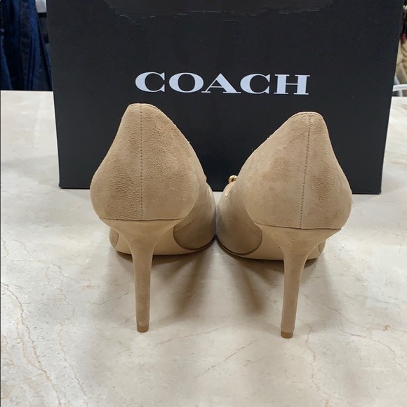 COACH AUDREY SUEDE PUMPS WITH GOLD STAGECOACH IN PEANUT SIZE US 8 - Picture 5 of 9